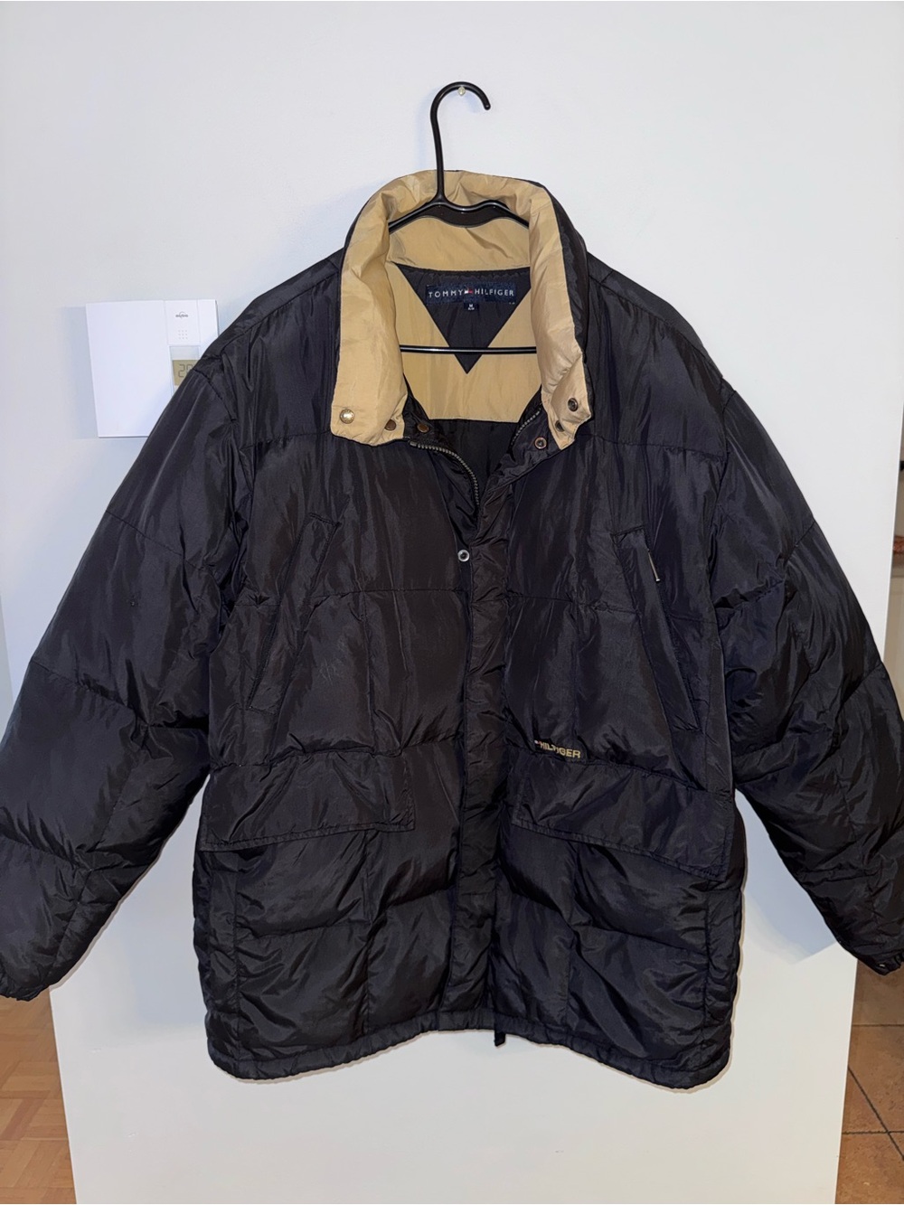 Oversized Tommy Hilfiger Black Puffer Jacket with Tan Collar